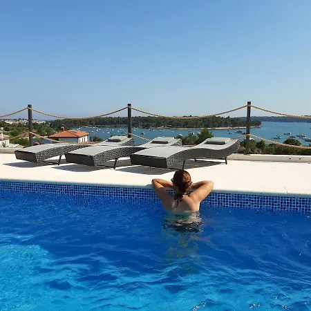 Neo Villa *