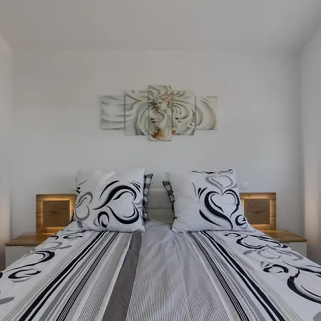 Neo Villa *